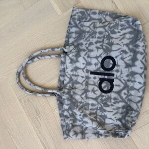 ALO Yoga Black and Gray Patterned Tote